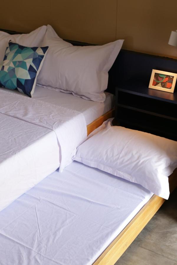 Hive Manila Guesthouse -Netflix,400Mbps Wi-Fi Bacoor Esterno foto